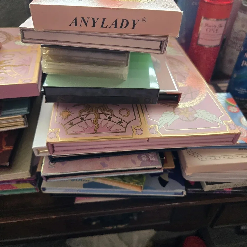 Mystery box of eyeshadow pallets, Unused